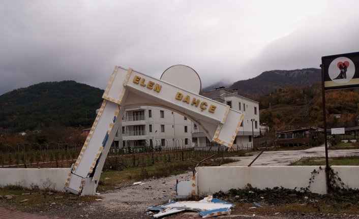 Cide ilçesinde yağış ve fırtına etkili oldu