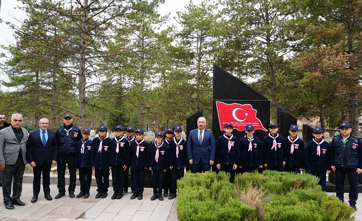 Çorum Valisi Çalgan şehit Aybüke öğretmenin kabrini ziyaret etti