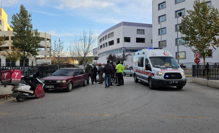 Çorum'da otomobille çarpışan motosikletteki kişi yaralandı