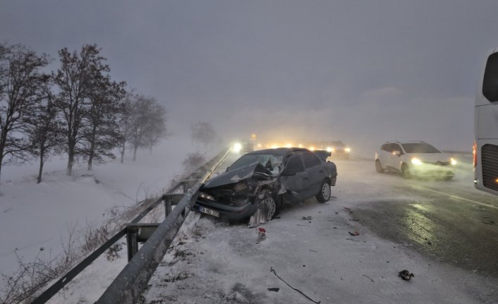 Çorum'daki zincirleme trafik kazasında 1 kişi öldü