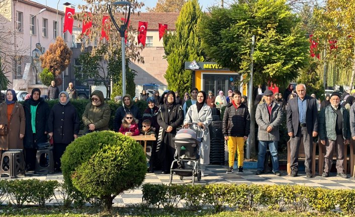 Düzce Depremi'nde hayatını kaybedenler için anma töreni düzenlendi