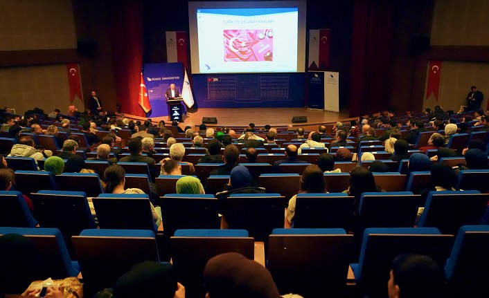 Eski TBMM Başkanı Şentop, Düzce'de “Türkiye'de Anayasalar ve Siyaset“ konferansına katıldı