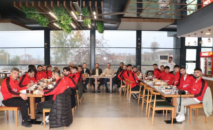 Havza Belediyespor yönetiminden futbolculara kahvaltı