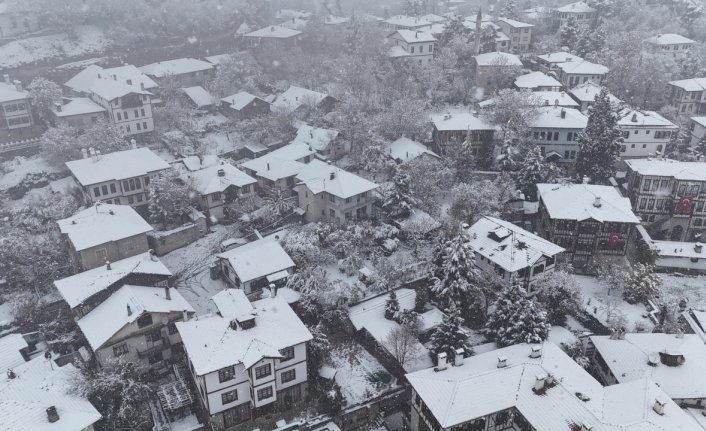 Karabük'te kar yağışı etkili oluyor