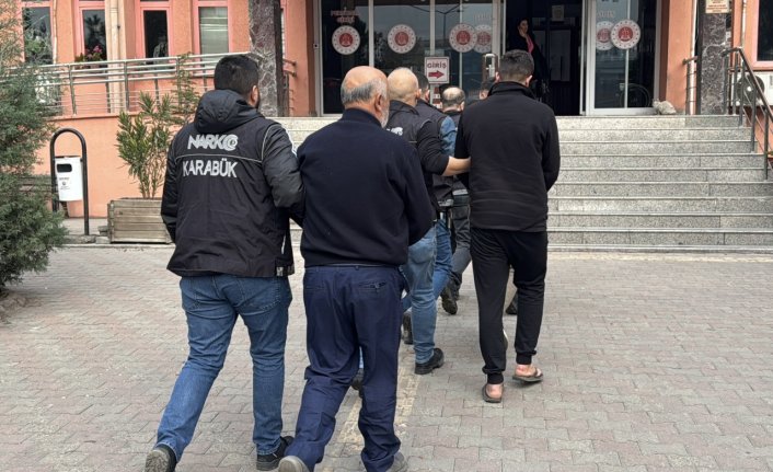 Karabük'te uyuşturucu operasyonunda yakalanan 4 zanlı tutuklandı