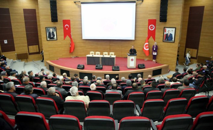 Kastamonu'da “Arı Sağlığı, Arı Ürünleri ve Koloni Yönetimi“ paneli başladı