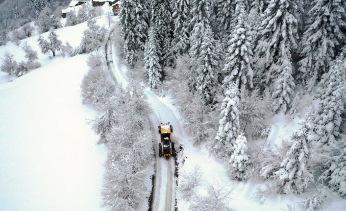 Kastamonu'da erken yağan kar “kar savaşçıları“nı mesaiye sonbaharda başlattı