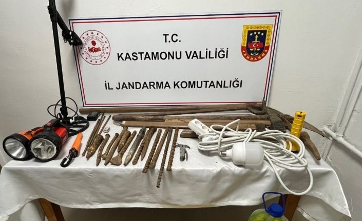 Kastamonu'da kaçak kazı yapan 5 şüpheli yakalandı