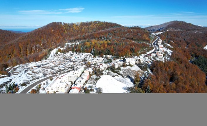 Kastamonu'da sonbaharın renklerine karın beyazı eklendi