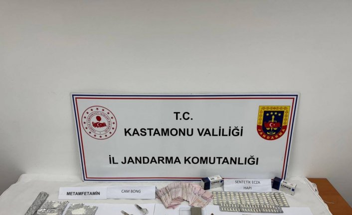 Kastamonu'da uyuşturucuyla yakalanan 4 kişiden 3'ü tutuklandı