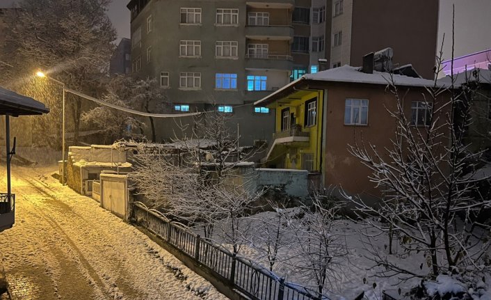 Kavak'a kar yağışı etkili oluyor