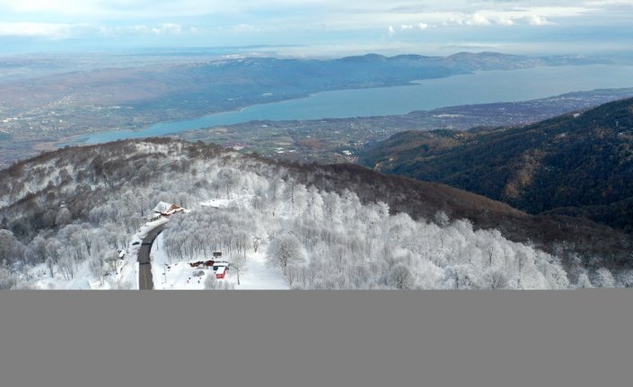 Kocaeli'de Samanlı Dağları ve Bolu'da tarihi Göynük ilçesi beyaza büründü