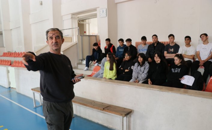 Mezun olduğu lisede 30 yıldır öğretmenlik yapıyor