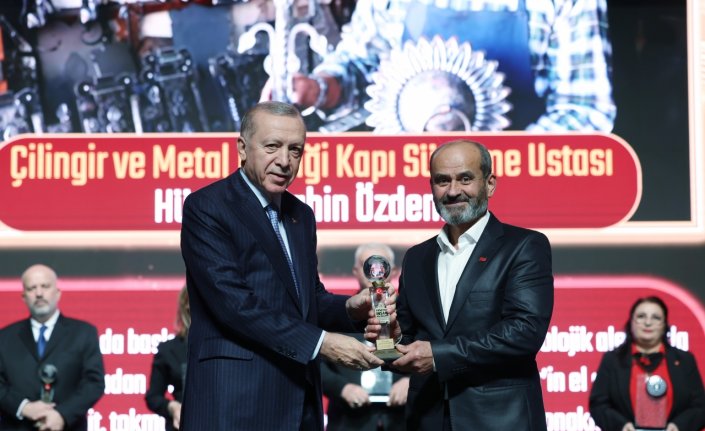 Safranbolu'nun çilingir ustası Özdemir, “Yaşayan İnsan Hazineleri“ ödülü aldı