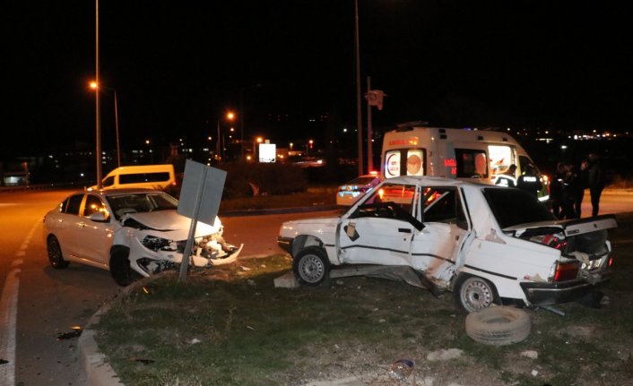 Samsun'da iki otomobilin çarpıştığı kazada 1 kişi yaralandı