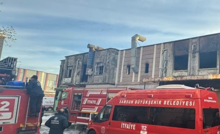 Samsun'da mobilya imalathanesinde çıkan yangın hasara yol açtı