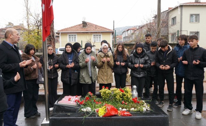 Şehit öğretmen Şenay Aybüke Yalçın Öğretmenler Günü'nde kabri başında anıldı