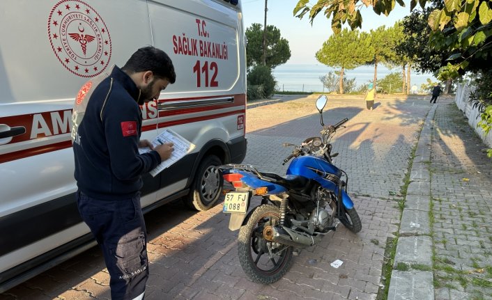 Sinop'ta devrilen motosikletin sürücüsü yaralandı