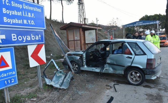 Sinop'ta iki otomobilin çarpıştığı kazada 5 kişi yaralandı