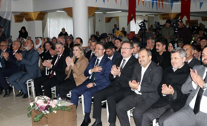 Tarım ve Orman Bakanı Yumaklı, AK Parti Pınarbaşı İlçe Kongresi'nde konuştu