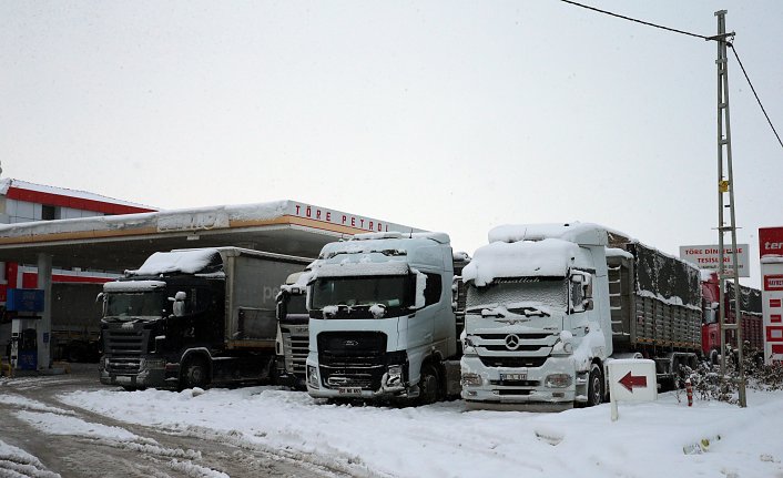 Tokat'taki Çamlıbel Geçidi'nde kar kalınlığı yaklaşık 60 santimetreye ulaştı