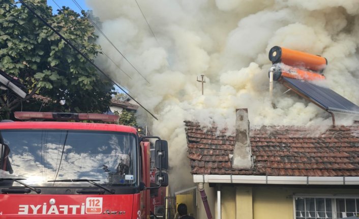 Tokat'ta çıkan yangında iki katlı ev kullanılmaz hale geldi