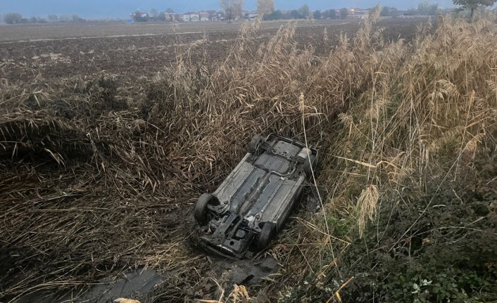 Tokat'ta devrilen otomobildeki emekli polis öldü