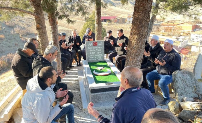 Tosya'da şehit Celal Yavuz kabri başında anıldı