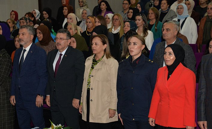 Trabzon'da “Bir Anne Baba Uyanırsa Toplum Uyanır“ adlı konferans düzenlendi