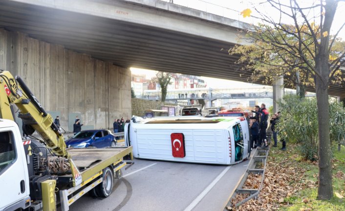 Trabzon'da üç aracın karıştığı trafik kazasında 1 kişi yaralandı