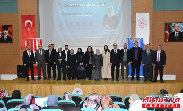 Artvin'de “Ailede Çözüm Becerileri“ konferansı düzenlendi