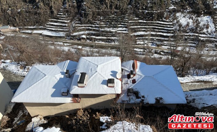 Artvin'de heyelan nedeniyle 3 katlı bina zarar gördü