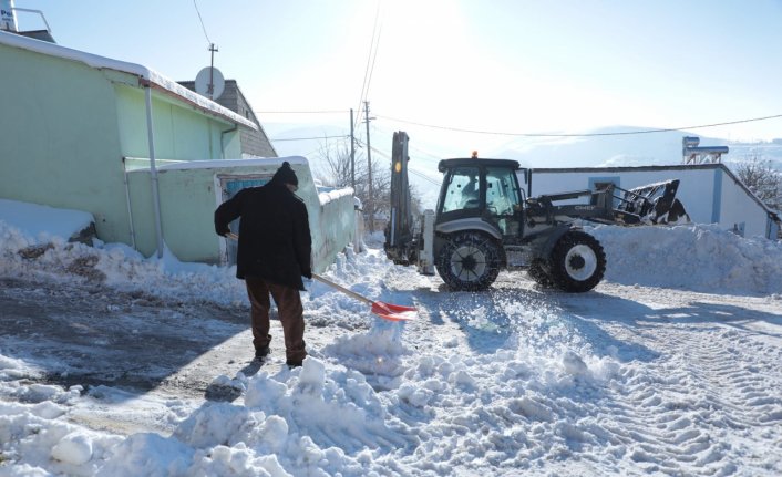 Bayburt'ta karla mücadele çalışmaları devam ediyor