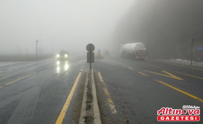 Bolu Dağı'nda sis görüş mesafesini düşürdü