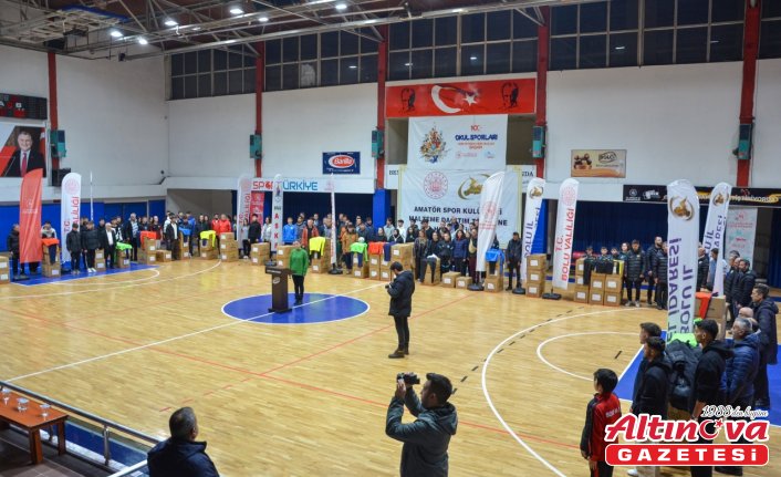 Bolu'da amatör spor kulüplerine malzeme dağıtımı yapıldı