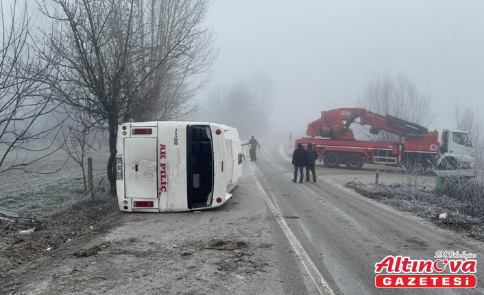 Bolu'da devrilen servis midibüsündeki 9 kişi yaralandı