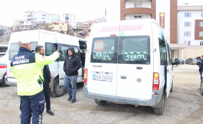 Çamoluk'ta okul servislerine yönelik kış denetimi yapıldı