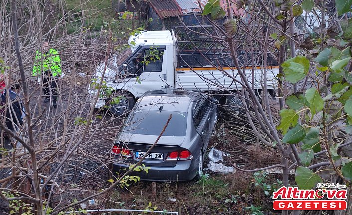 Çarşamba'da kamyonete çarpan otomobildeki 2 kişi yaralandı