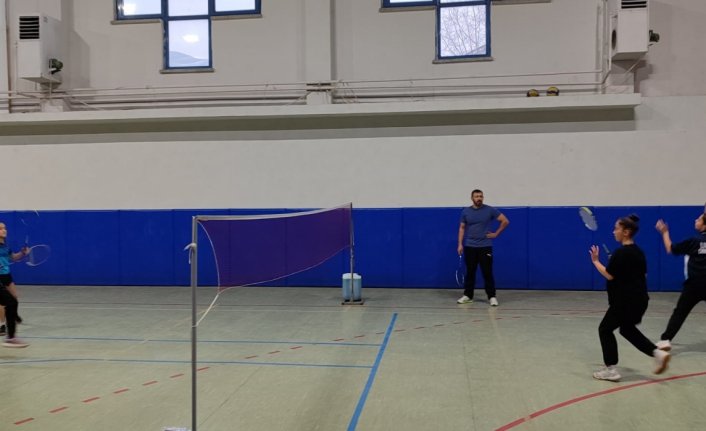 Cide'de badminton antrenmanları sürüyor