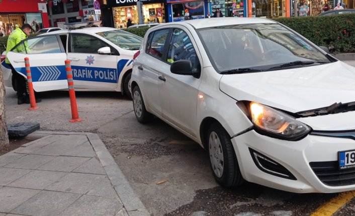 Çorum’da otomobille çarpışan motosikletin sürücüsü yaralandı