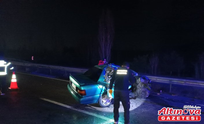 Çorum'da tırla çarpışan otomobilin sürücüsü yaralandı