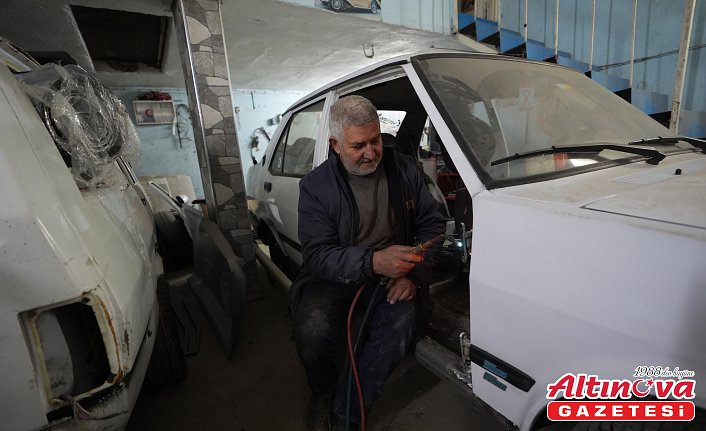 Düzceli kaporta ustası, restore ettiği 1977 model otomobilini torunlarına saklıyor