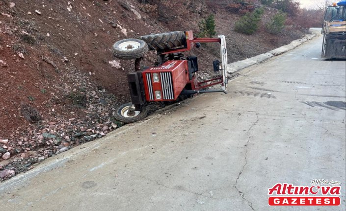 Hanönü'de devrilen traktörün sürücüsü yaralandı