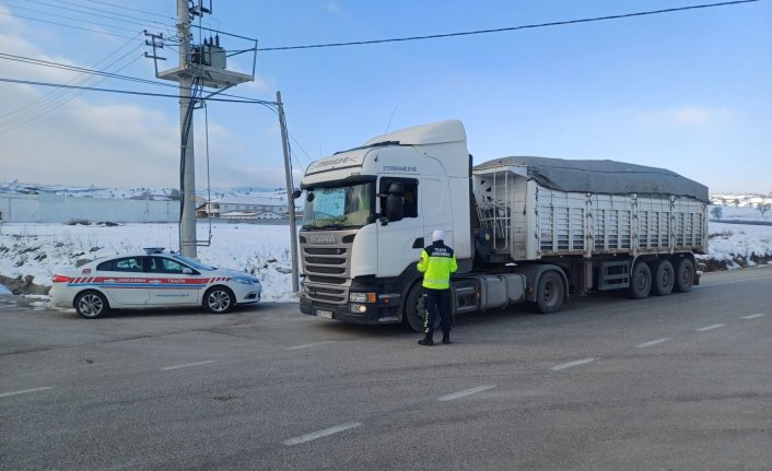 Havza'da jandarmadan kış lastiği uygulaması