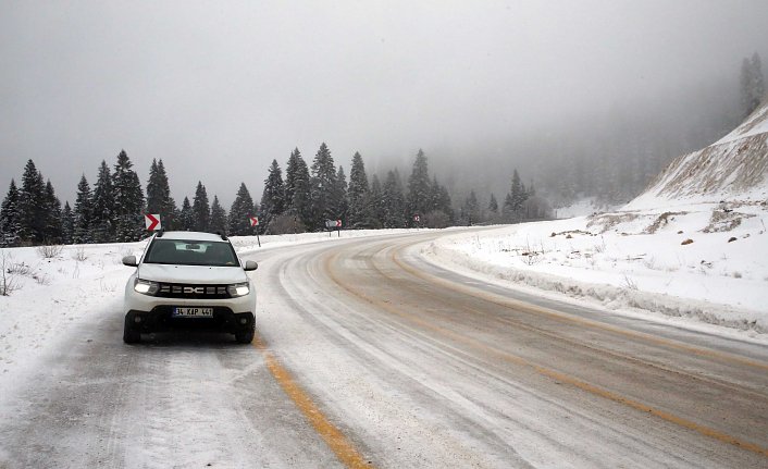 Ilgaz Dağı'nda kar ve sis etkili oldu