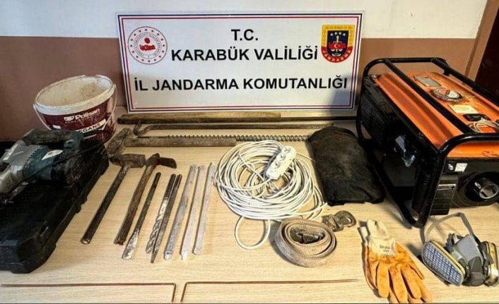 Karabük'te kaçak kazı yapan 5 zanlı yakalandı