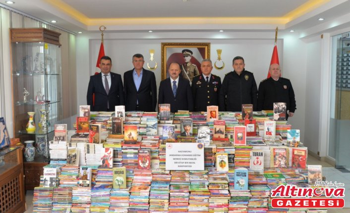 Kastamonu'da komandolardan okul kütüphanelerine 21 bin kitap