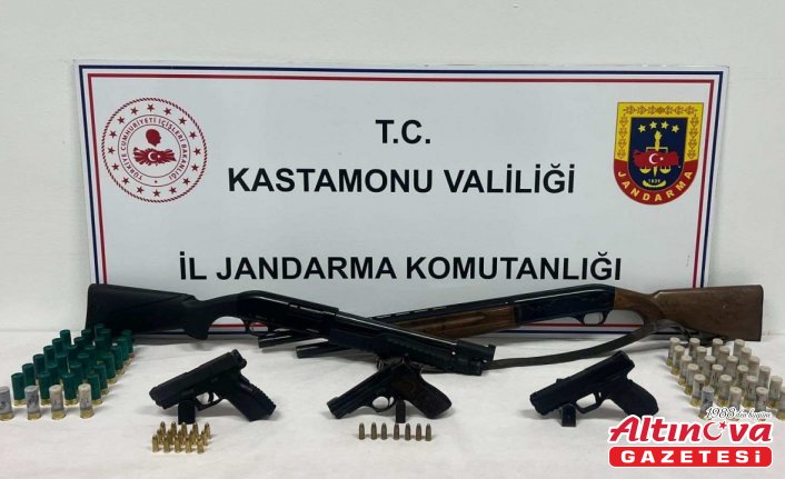 Kastamonu'da silah kaçakçılığı yaptıkları iddiasıyla 5 zanlı yakalandı