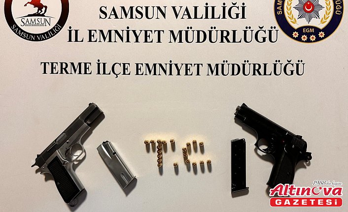 Samsun'da üzerlerinde ruhsatsız silah bulunan zanlılar yakalandı