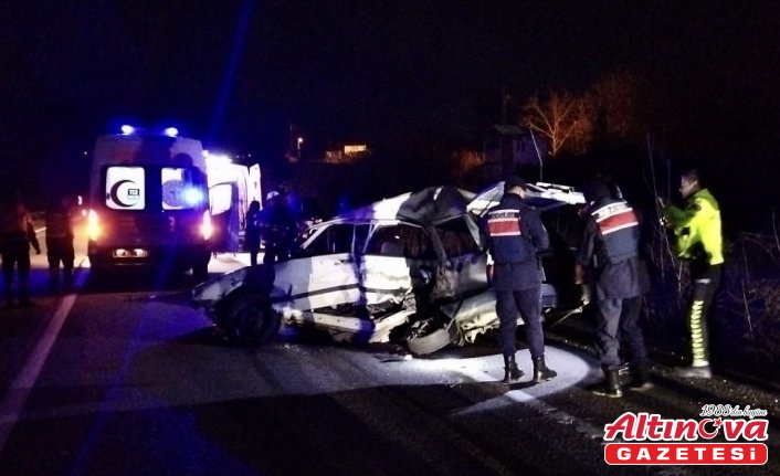 Sinop'ta otomobille yolcu otobüsünün çarpıştığı kazada 2 kişi öldü